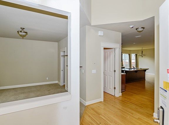 3rd image of 15121 Daffodil Street Ct E