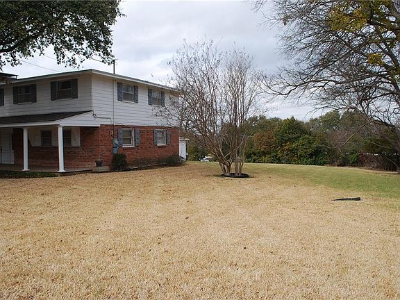 3rd image of 1301 E Elm St
