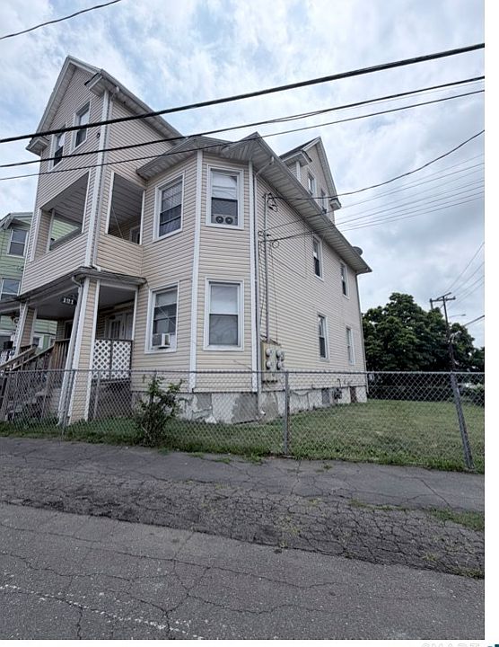 2nd image of 121 Calhoun Place