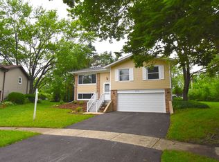 2912 Brentwood Ct, Woodridge, IL 60517