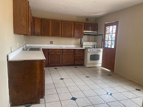 3rd image of 5405 Mountain Rd NE
