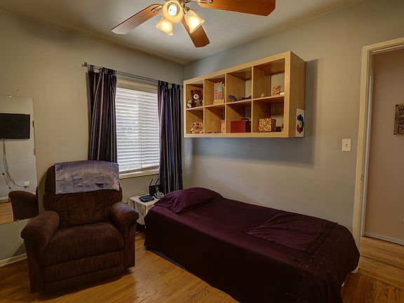 3rd image of 11558 Sibley St