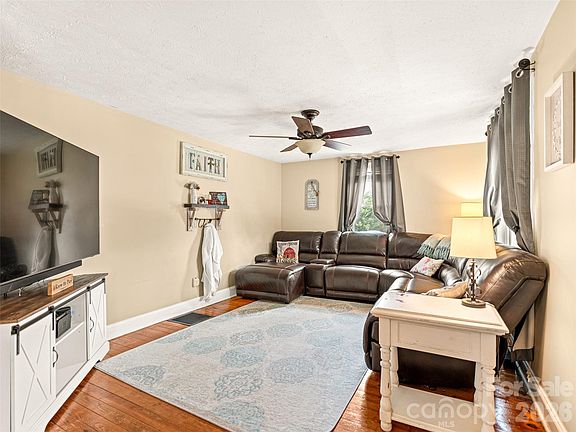 4th image of 6 Nelson Rd