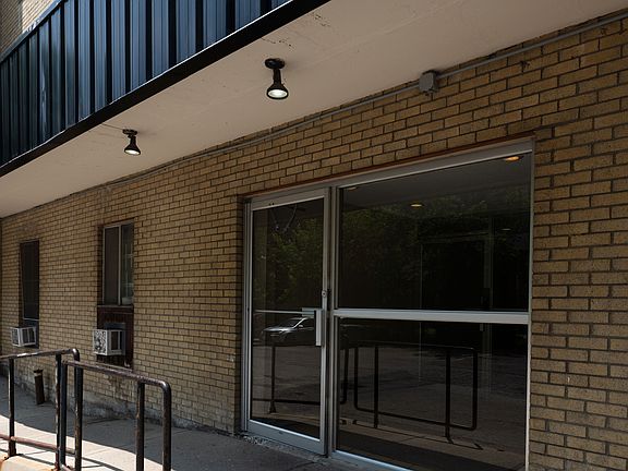 4th image of 1690 Victoria Park Ave #404