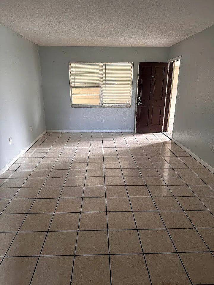 Parson's Green Courtyard Apartments — Photo 4