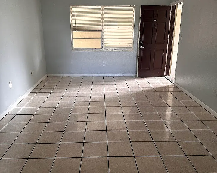 Parson's Green Courtyard Apartments — Photo 4