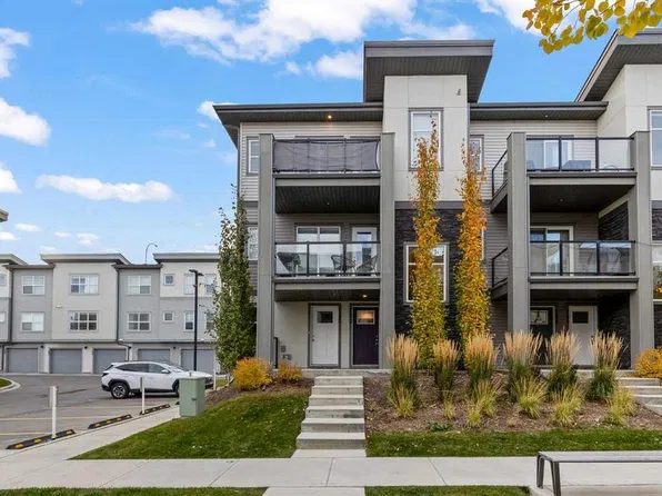122 E Spring Creek Cmn SW, Calgary, AB T3H 6E2