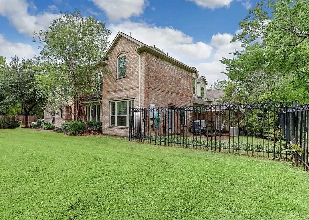 2 bed, 2.5 bath, 2009 sqft, $2,800 — Photo 1