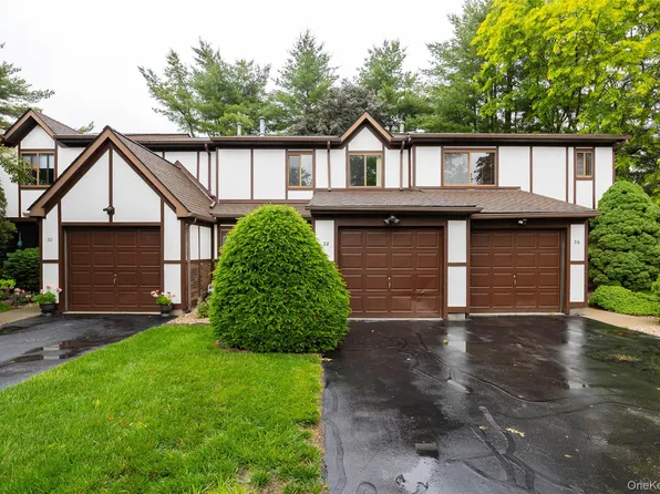 28 Amber Court, Poughkeepsie, NY 12603