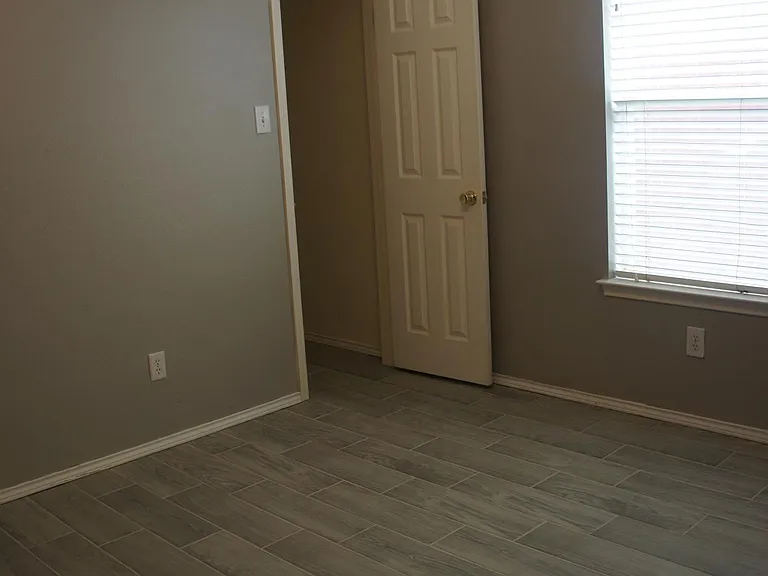1839 Hillwood Dr — Photo 26