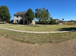 1020 W 3rd St, Clarendon, TX 79226