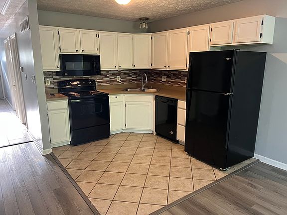 4th image of 128 Lakeview Dr