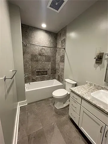 818 Howard Ave #404 — Photo 9