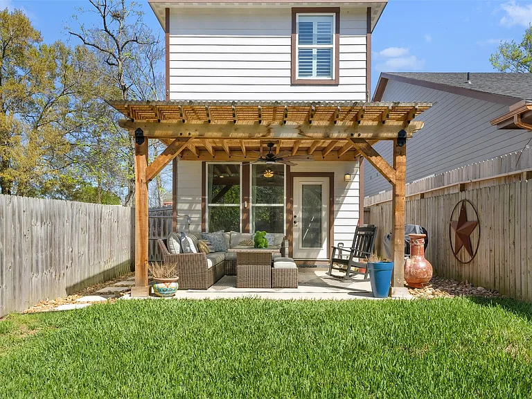 410 Peach St — Photo 29