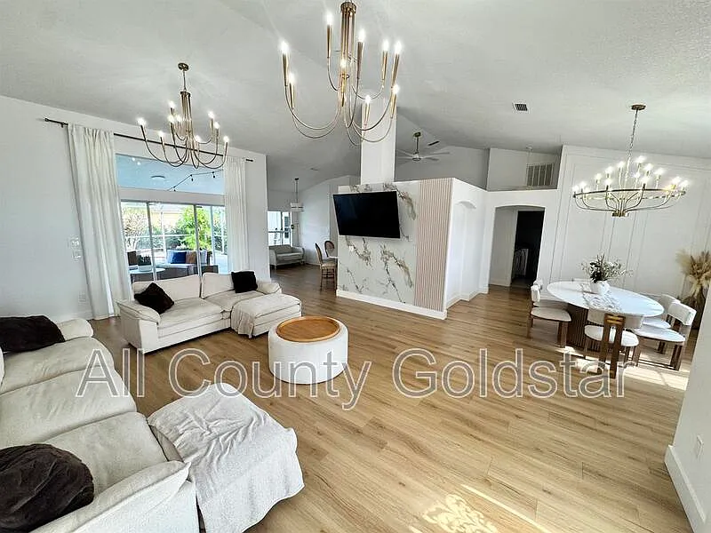 3 bed, 2.0 bath, 2005 sqft, $2,795 — Photo 4