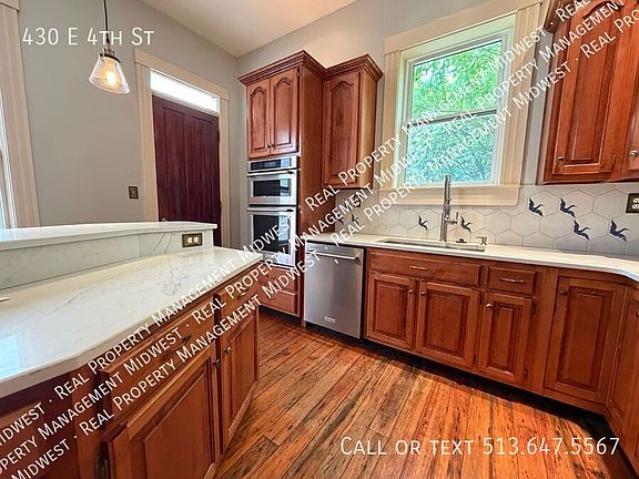 4th image of 430 E 4th St