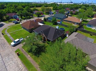 11723 Milam Dr, La Porte, TX 77571