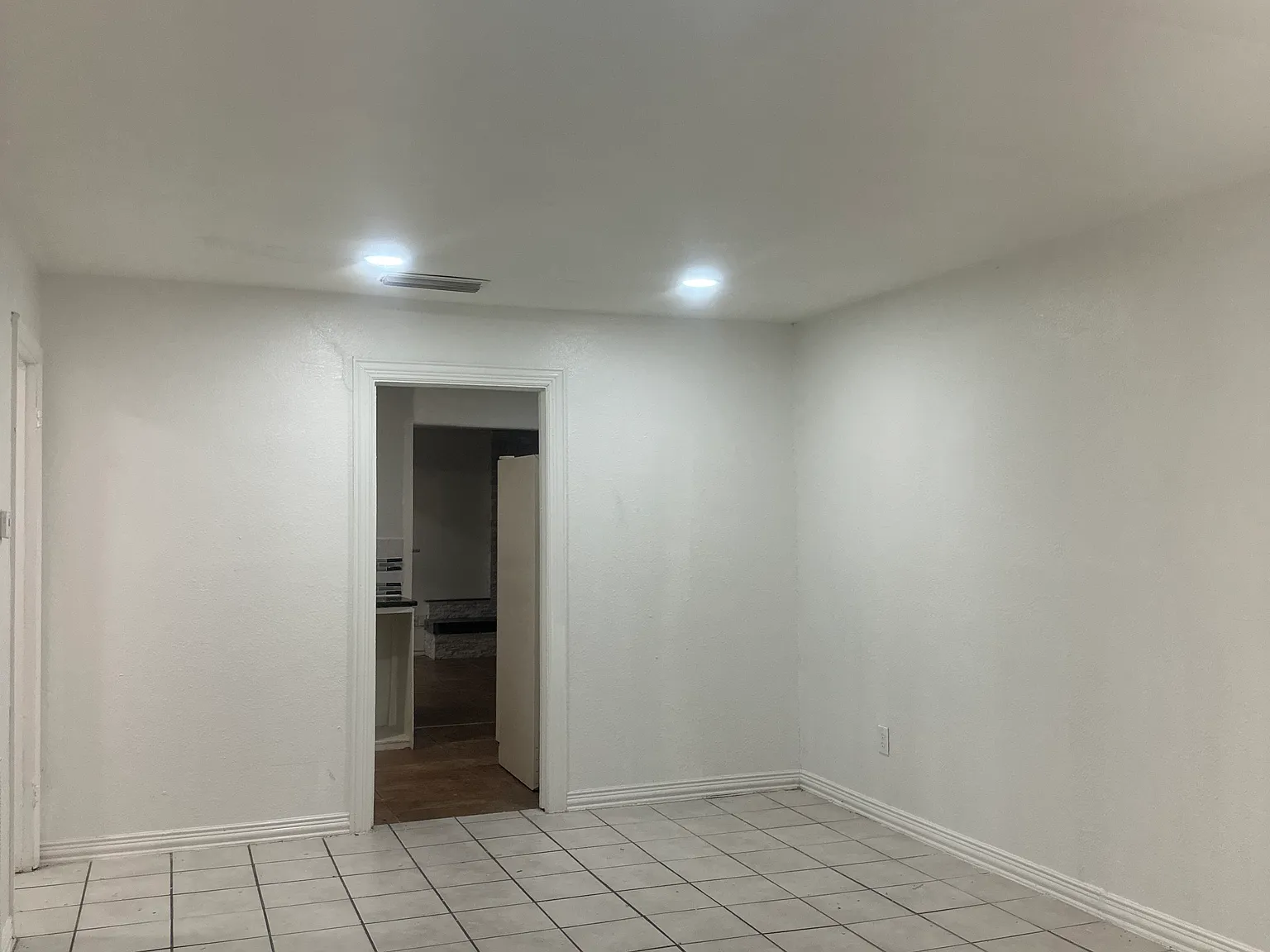 3 bed, 2.5 bath, 1271 sqft, $2,200 — Photo 2