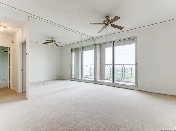 1 TOWERS PARK LN #1906, San Antonio, TX 78209