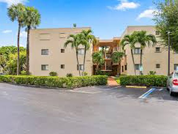 3rd image of 5250 Las Verdes Cir APT 123