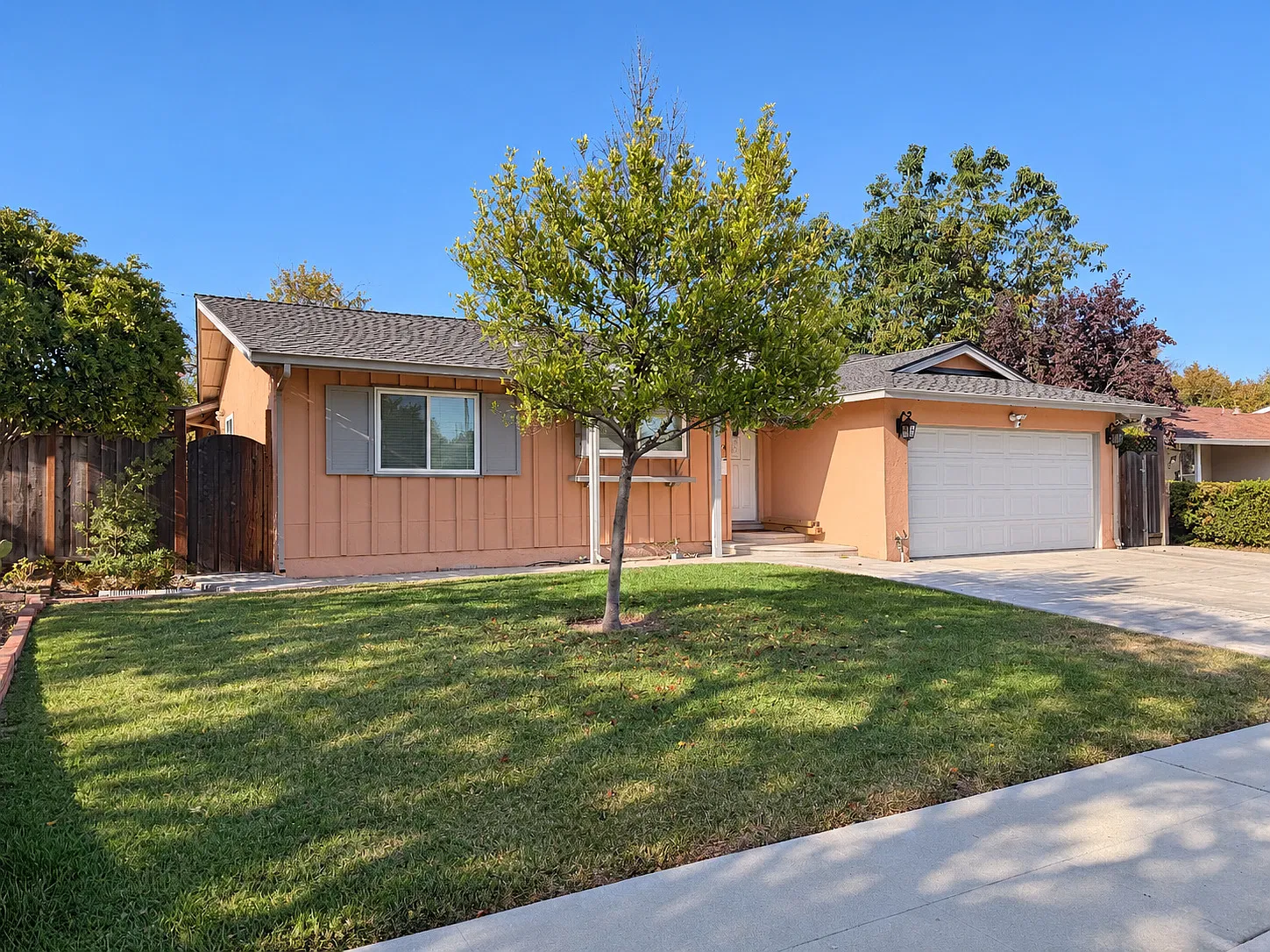 4 bed, 1408 sqft, $4,950 — Photo 2