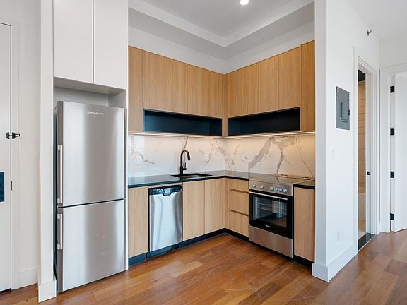 3rd image of 217 Green St APT 2G