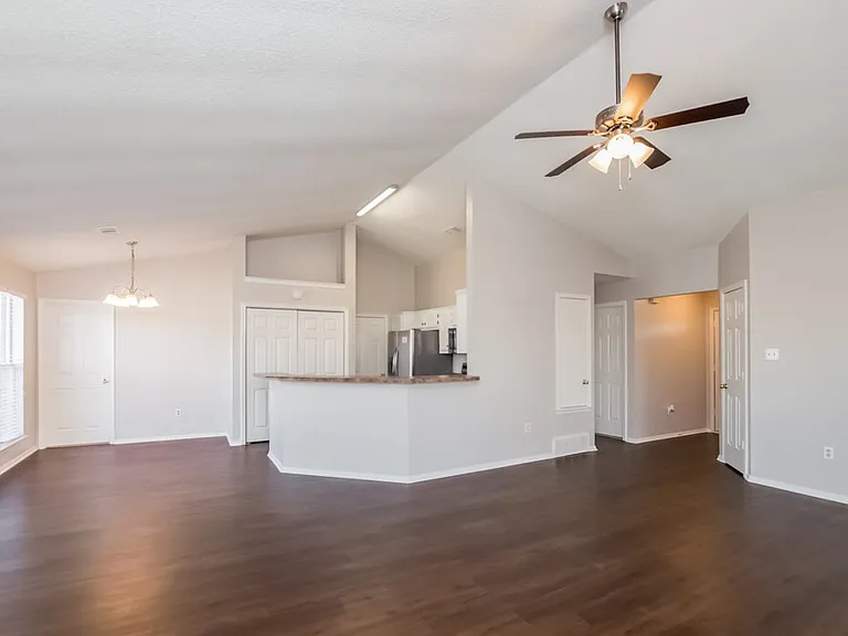 7409 Dunbarton Dr — Photo 3