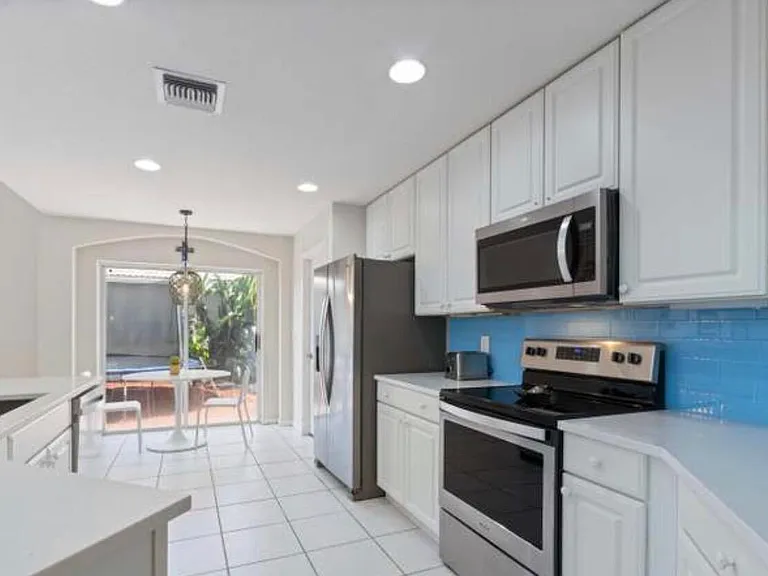 23426 Alzira Cir — Photo 4