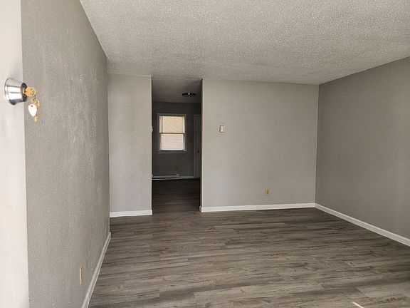 3rd image of 190 Chapel Dr #190