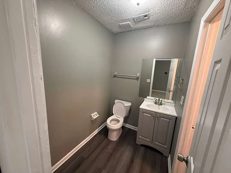 2570-2572 Chestnut Woods Dr — Photo 7