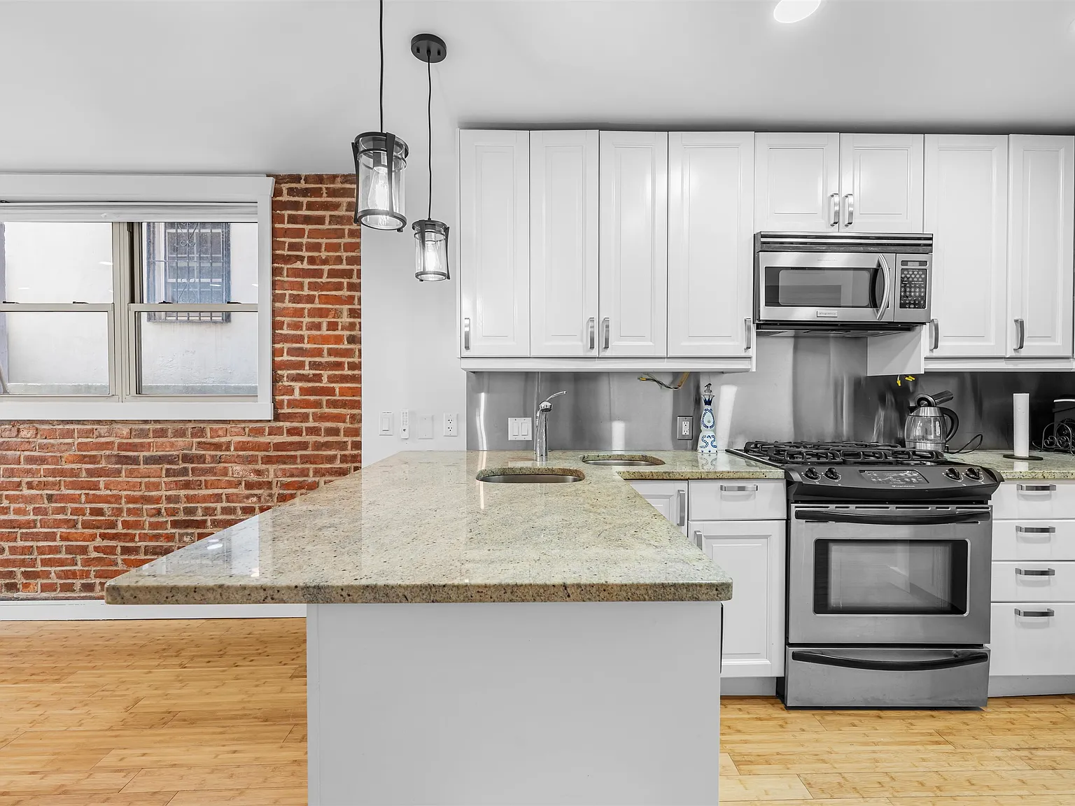 1 bed, 1.0 bath, $2,200 — Photo 3