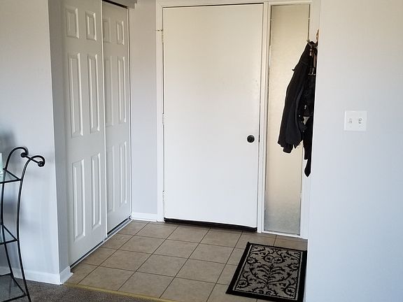 Entry way and closet