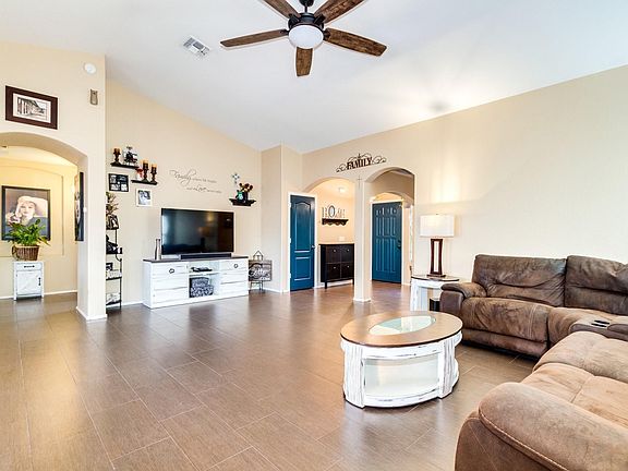 4th image of 723 E Palomino Way
