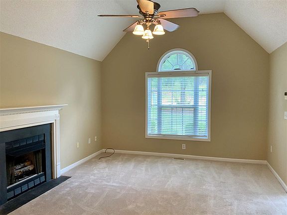 5th image of 212 Cotton Creek Dr