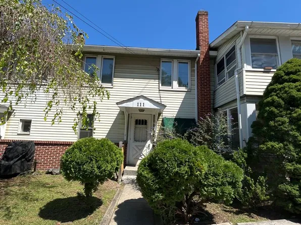 109-111 S Walnut St, Slatington, PA 18080