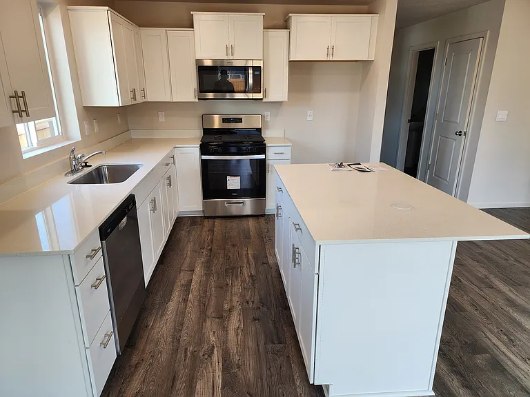161 Greencrest St NE — Photo 6