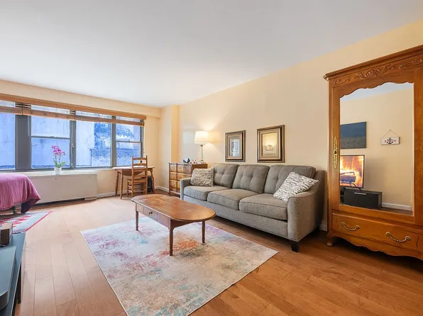 120 E 90th St APT 2A, New York, NY 10128