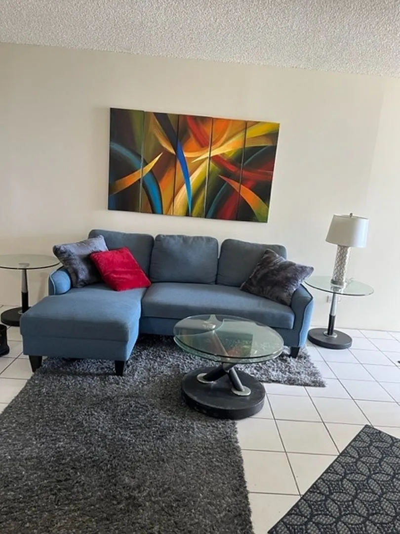 Charming 2BR Condo in Honolulu — Photo 1