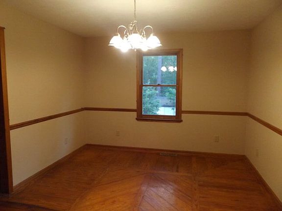 3rd image of 152 Williamson Dr