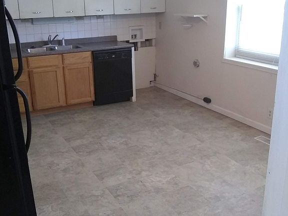 4th image of 647 Park Dr