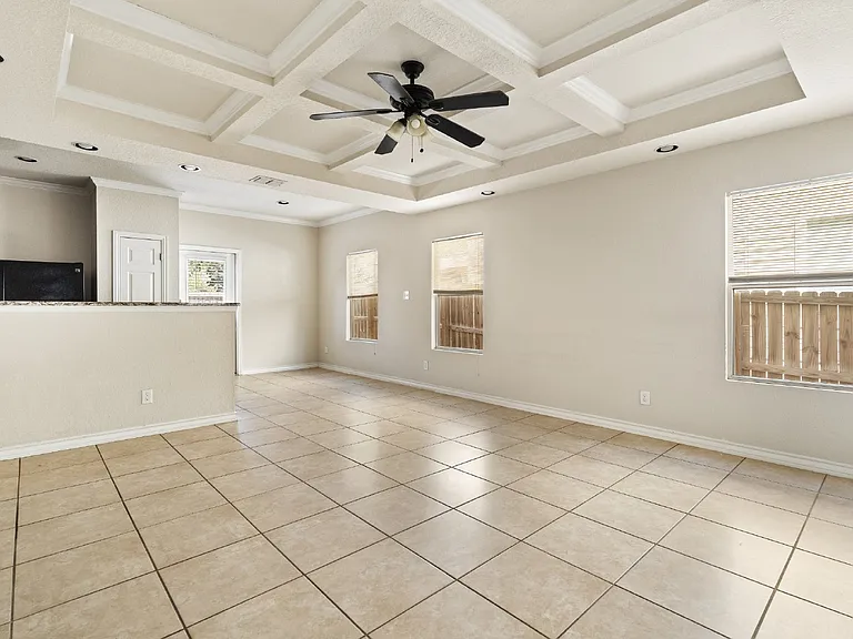4915 Appleseed Ct — Photo 4