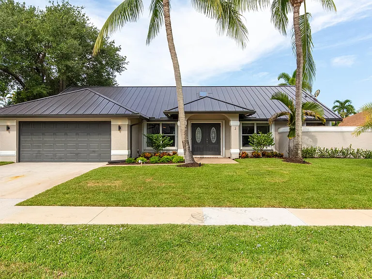 1741 Grantham Dr — Photo 2