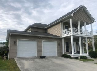 1348 Towe String Rd, Jacksboro, TN 37757