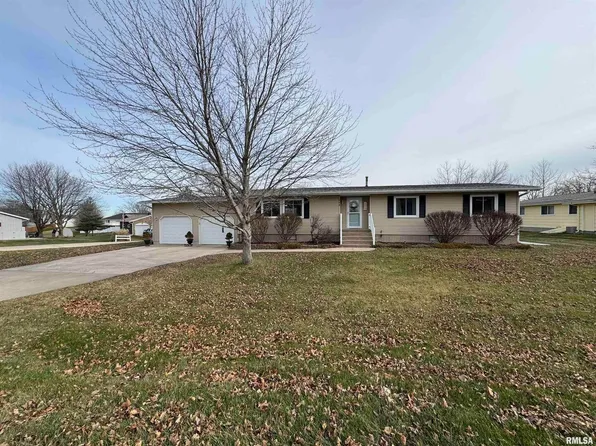 808 NE 3rd Ave, Aledo, IL 61231