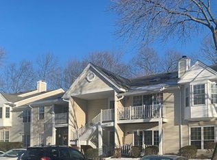 565 Holly Ct, Mahwah, NJ 07430