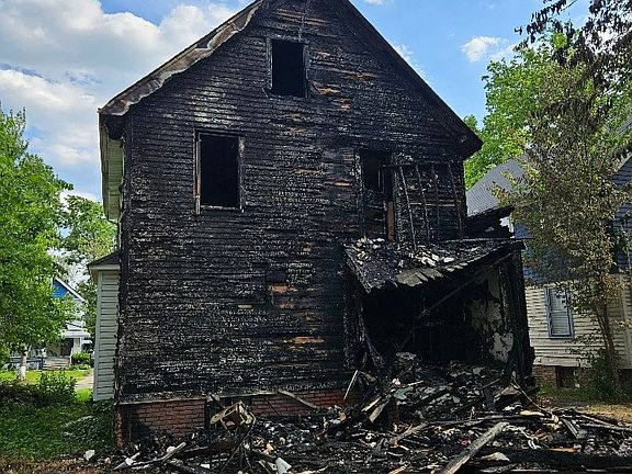 3rd image of 14319 Elm Ave
