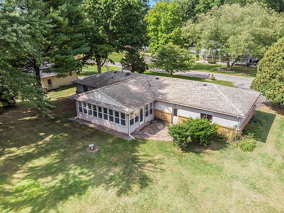 4th image of 4832 Woodside Dr