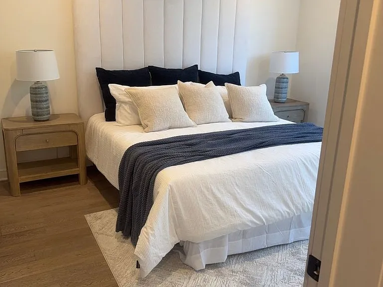 1056 N Joels Pl — Photo 3