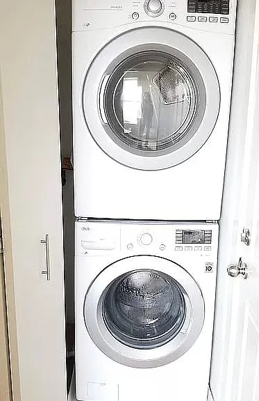 In-unit washer/dryer