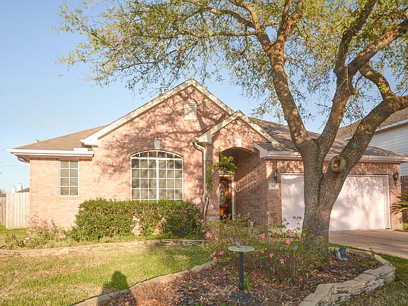 3rd image of 319 Colony Creek Dr